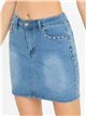 Falda denim con tachuelas