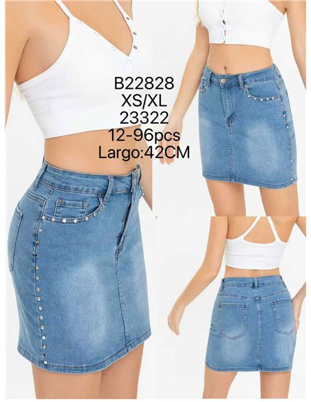 Falda denim con tachuelas