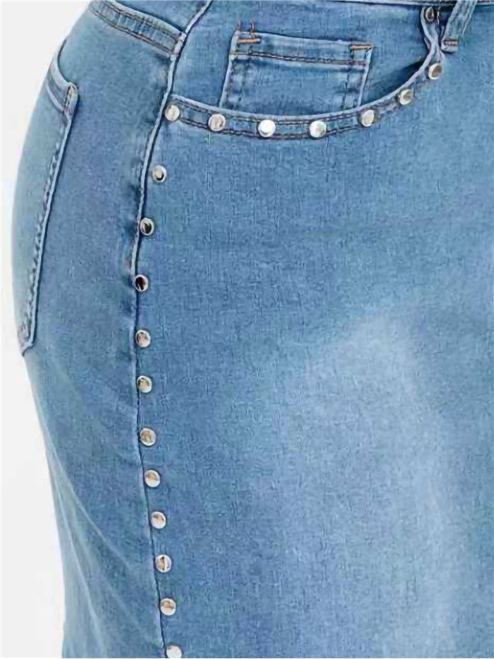 Falda denim con tachuelas