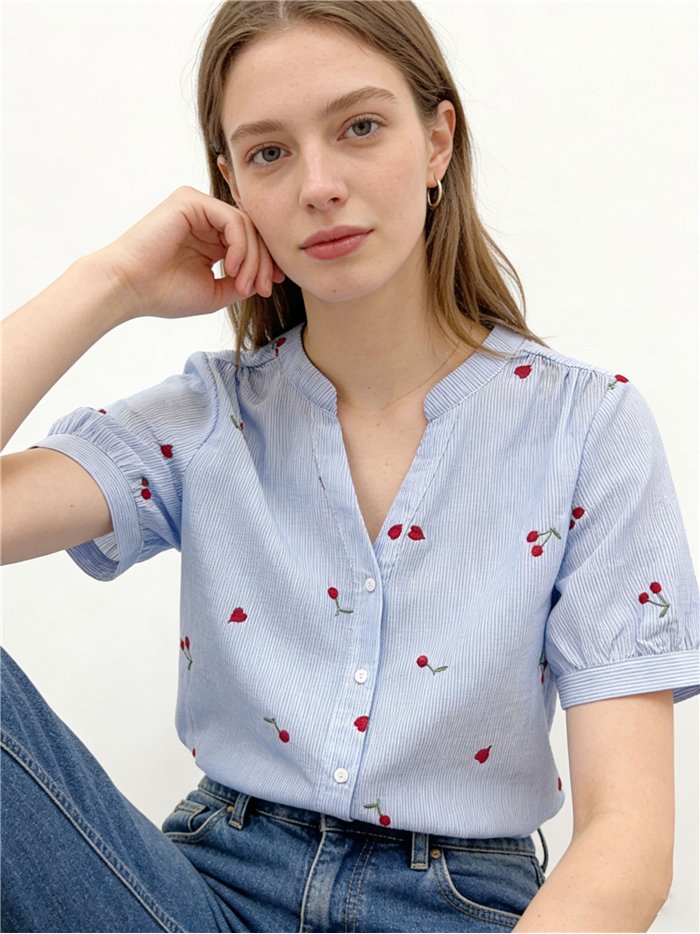Blusa rayas con cerezas bordadas