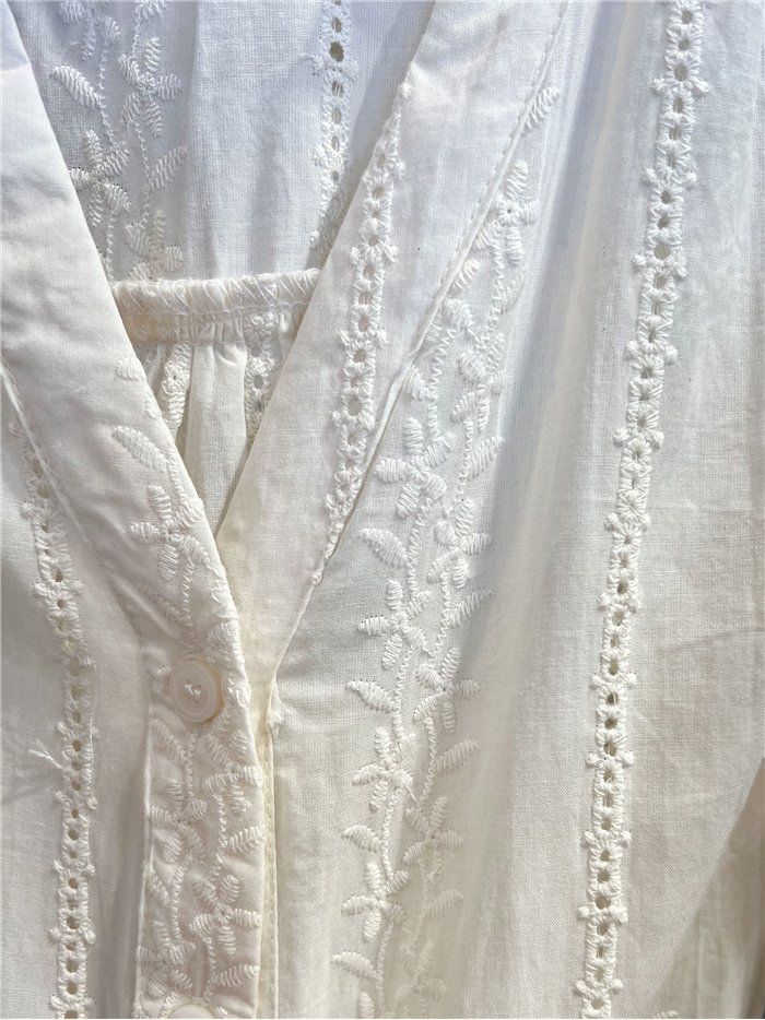 Blusa bordada flores con manga evasé