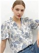 Blusa estampada hojas