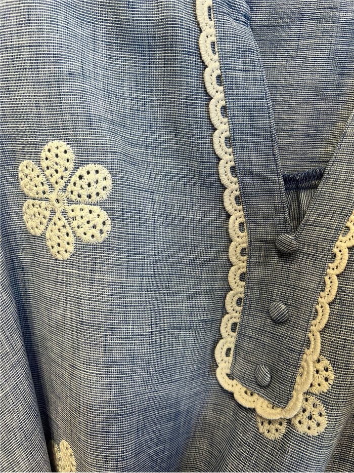 Blusa lino flores caladas