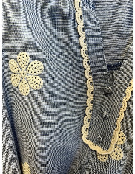 Blusa lino flores caladas