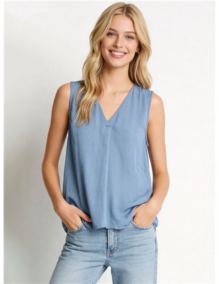 Blusa satinada sin mangas con escote pico