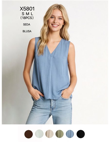 Blusa satinada sin mangas con escote pico