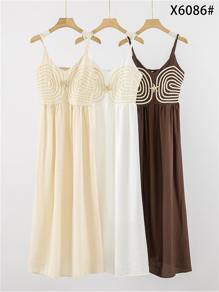 Linen maxi dress with seaside appliqué