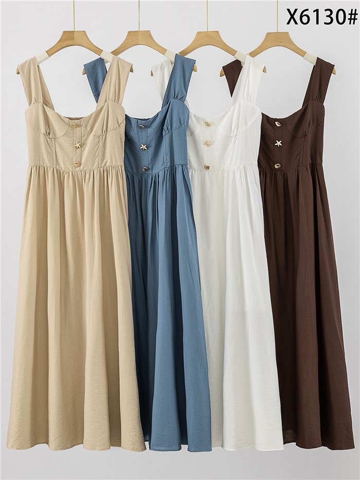 Vestido midi de escote corazón con botones marinos