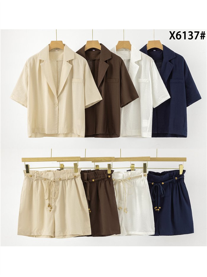 Conjunto blazer de manga corta y short con cinturón