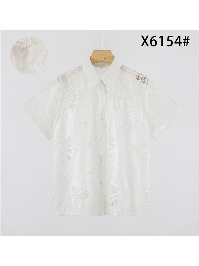 Camicia di lino ricamata con fiori traforati.