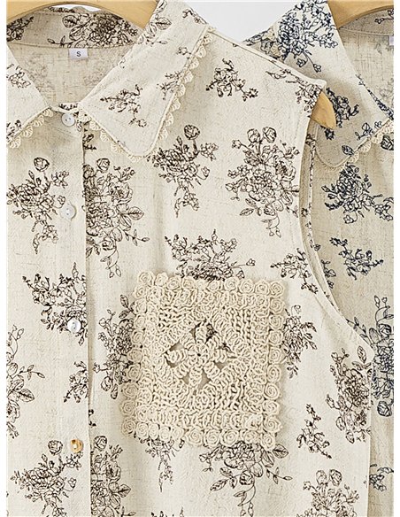 Ärmelloses Hemd aus bedrucktem Leinen mit gehäkelter Tasche