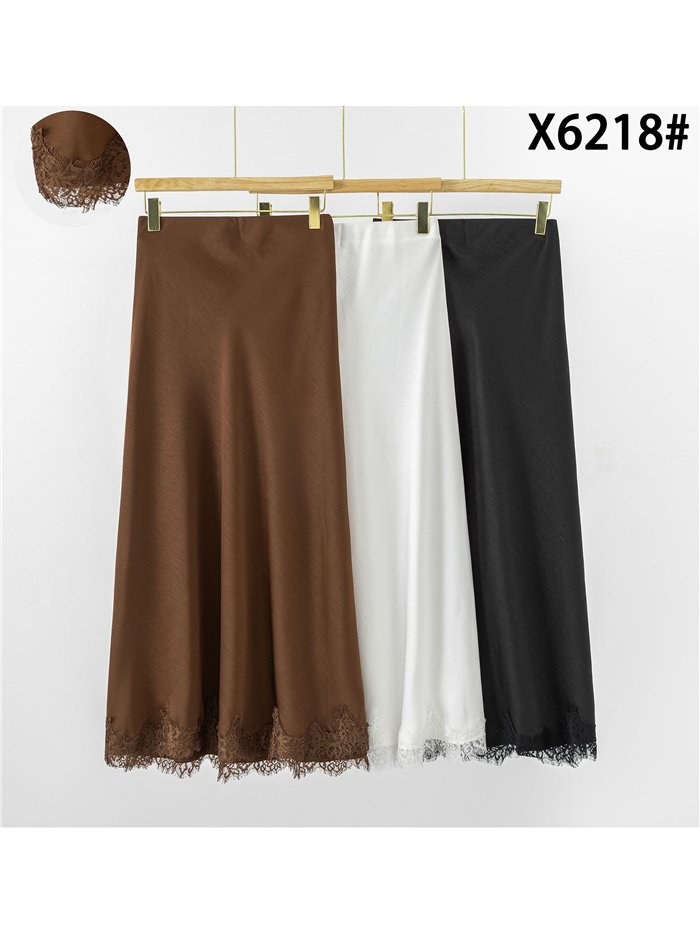 Falda midi satinada con encaje