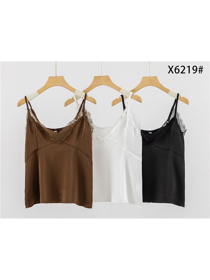 Top lencero satinado con encaje
