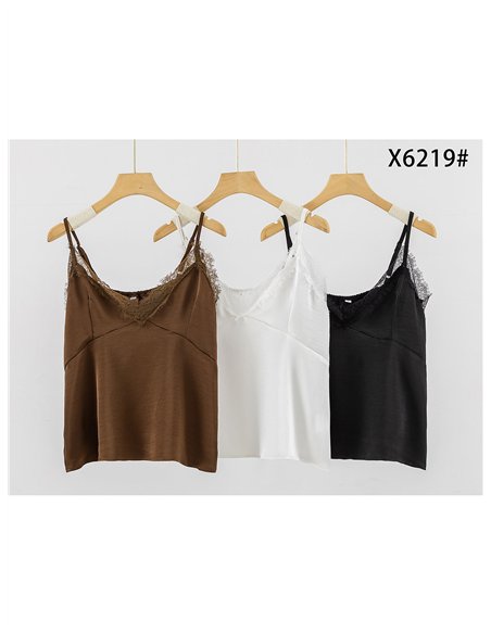 Top lencero satinado con encaje