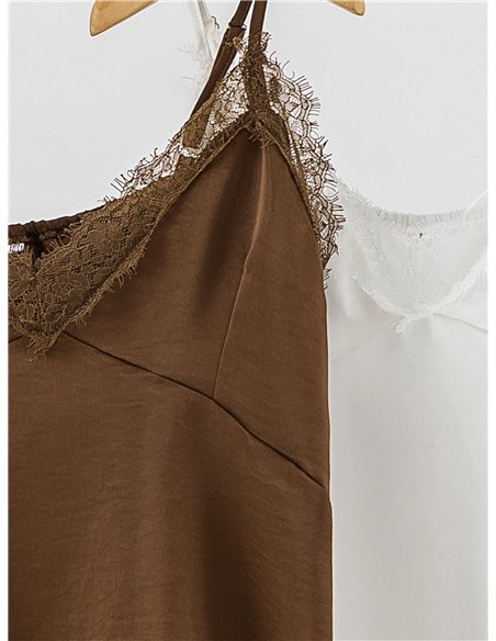Top lencero satinado con encaje