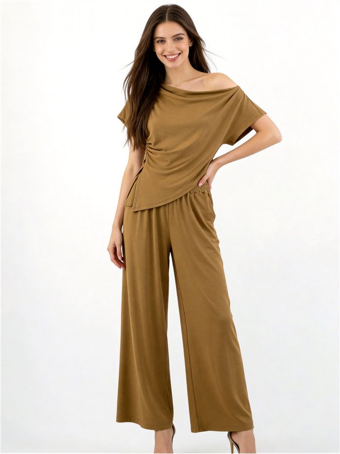 Conjunto blusa cuello drapeado y pantalón palazzo