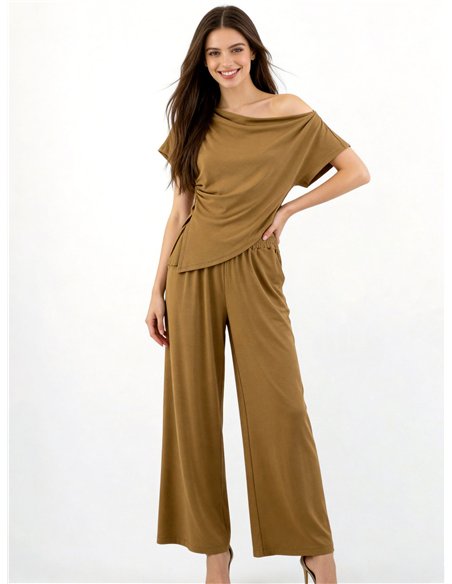 Conjunto blusa cuello drapeado y pantalón palazzo