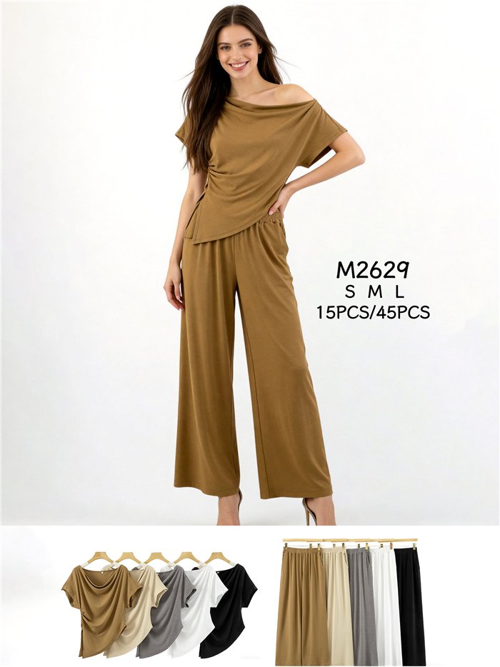 Conjunto blusa cuello drapeado y pantalón palazzo