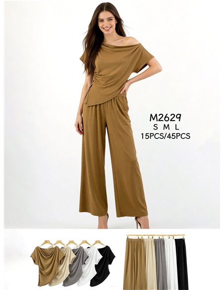 Conjunto blusa cuello drapeado y pantalón palazzo