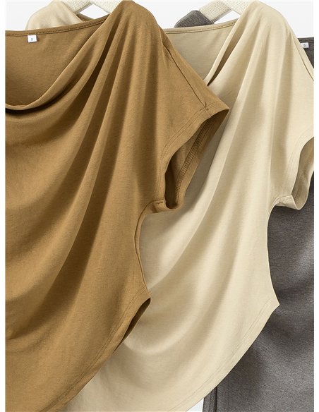 Conjunto blusa cuello drapeado y pantalón palazzo