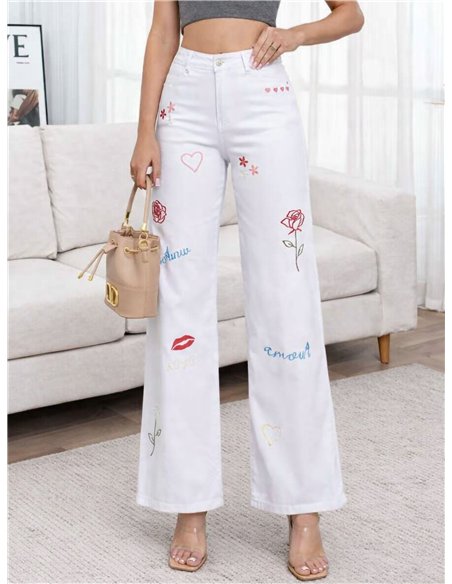 Calça jeans reta com bordado fantasia