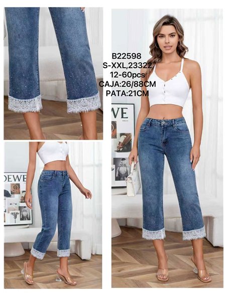 Jeans cropped strass bajo con encaje