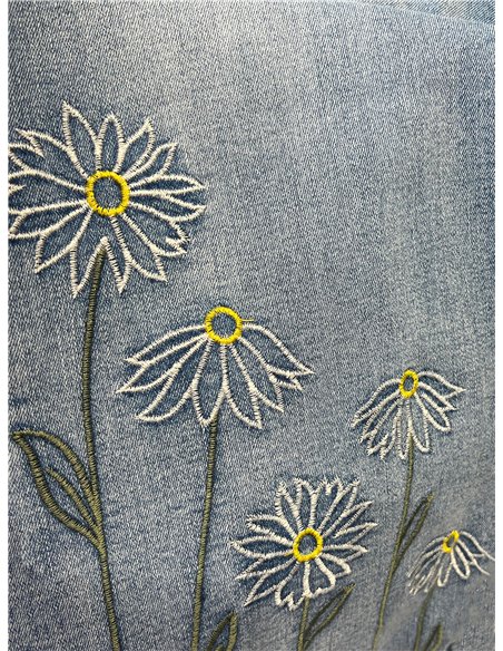Jeans rectos margaritas bordadas