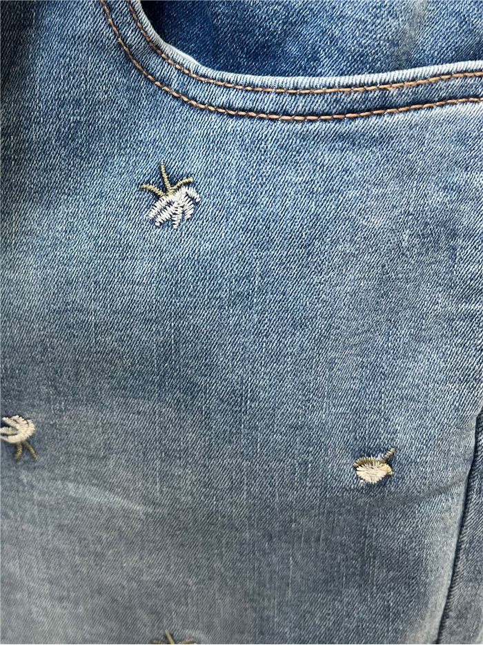 Jeans rectos bordados 