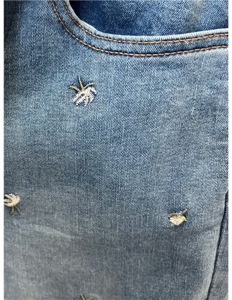 Jeans rectos bordados 