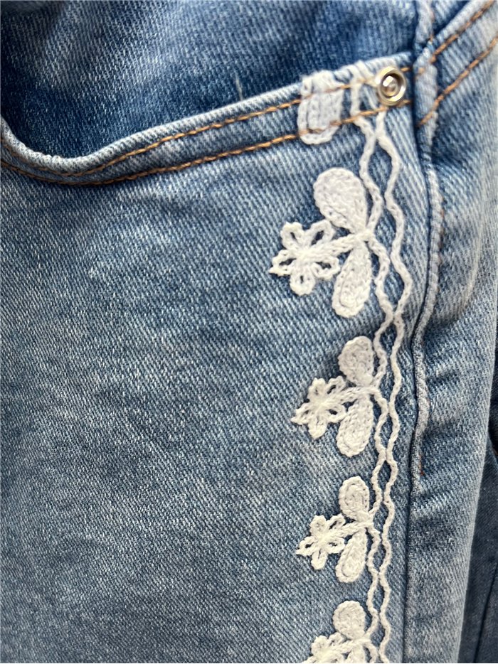 Jeans rectos bordado lateral