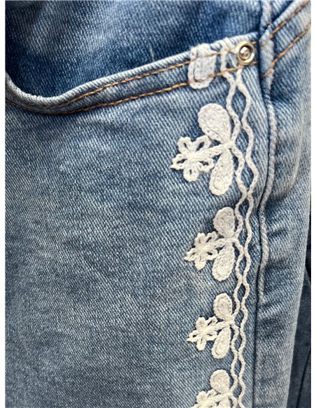 Jeans rectos bordado lateral