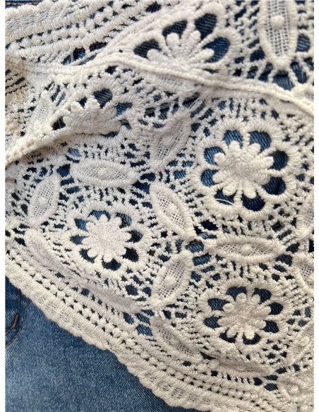 Jeans rectos con pareo crochet