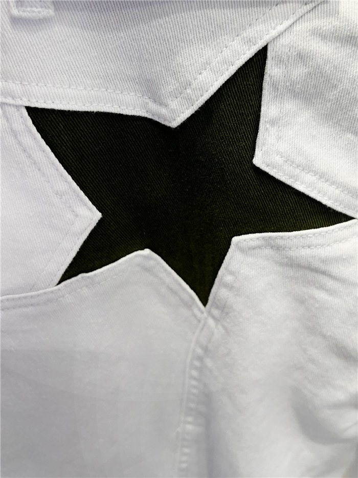 Jeans rectos blancos con estrella