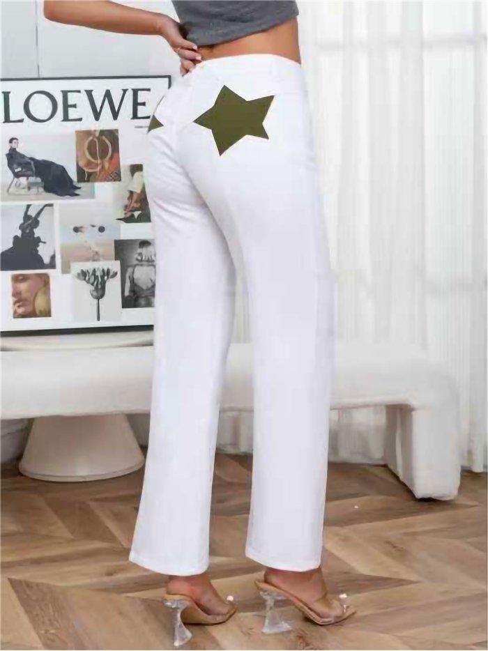 Jeans rectos blancos con estrella