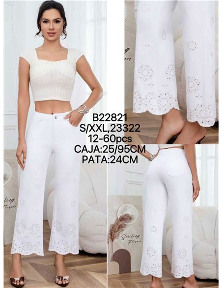 Jeans blancos bordados calados