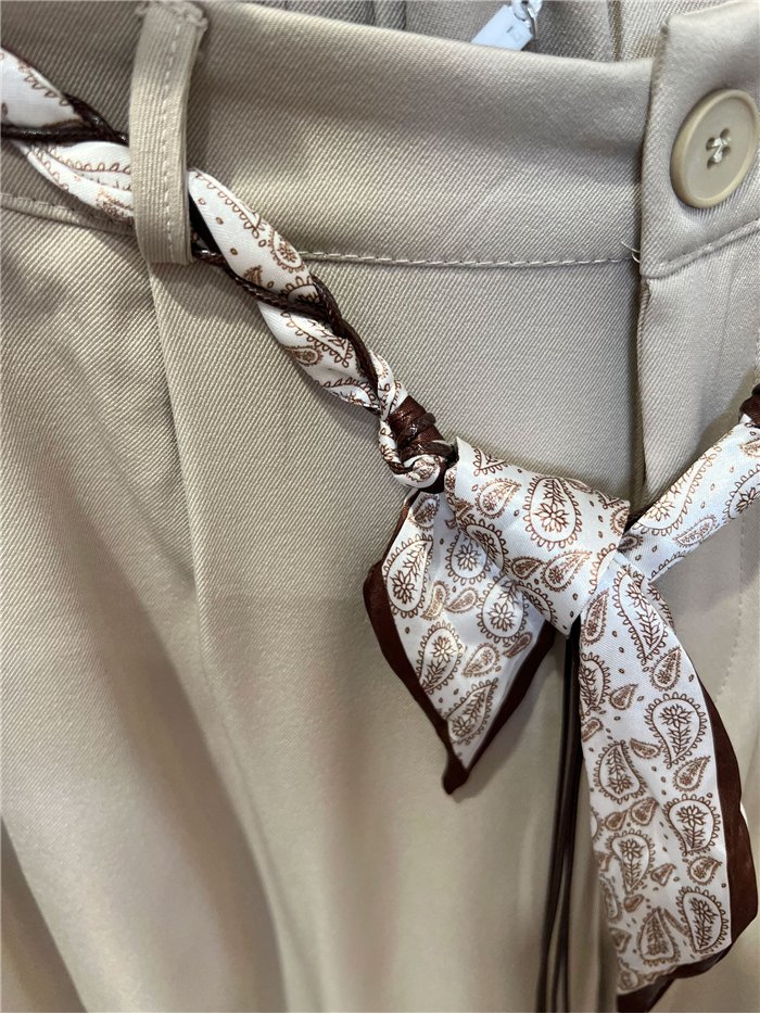 Pantalón jogger con pañuelo