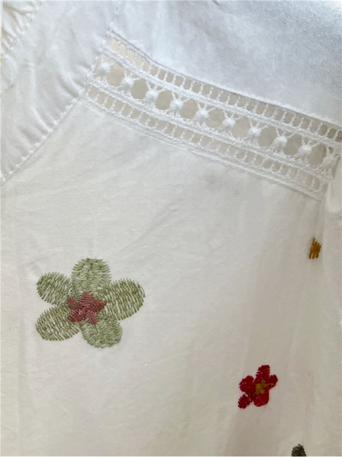 Blusa flores bordadas