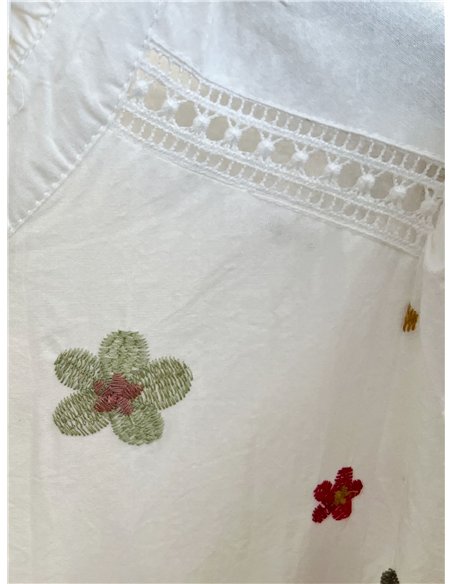 Blusa flores bordadas