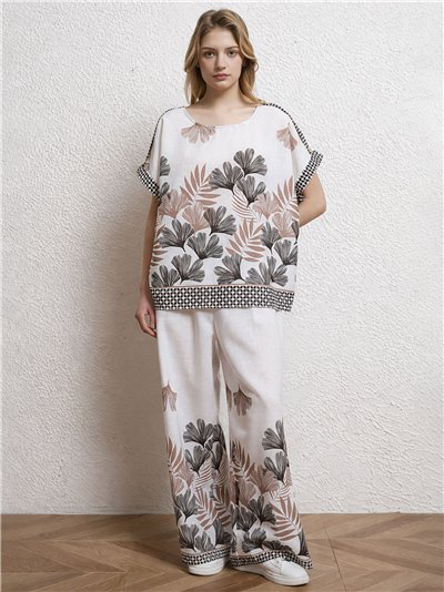 Set aus locker sitzender Bluse mit Blätterprint und Hose