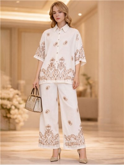 Completo composto da camicia a gamba larga con stampa ornamentale e pantaloni