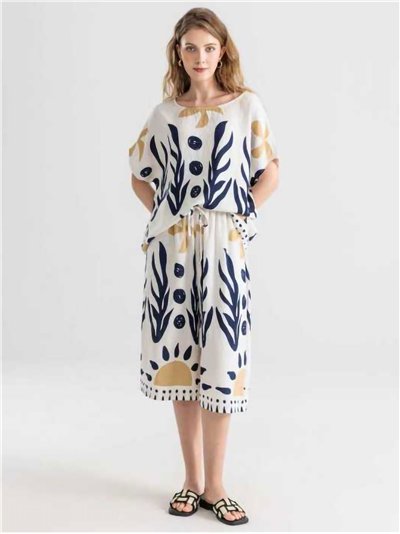 Conjunto blusa oversize estampada y pantalón culotte