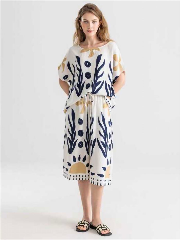 Conjunto blusa oversize estampada y pantalón culotte