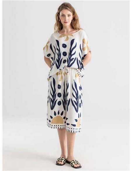 Conjunto blusa oversize estampada y pantalón culotte