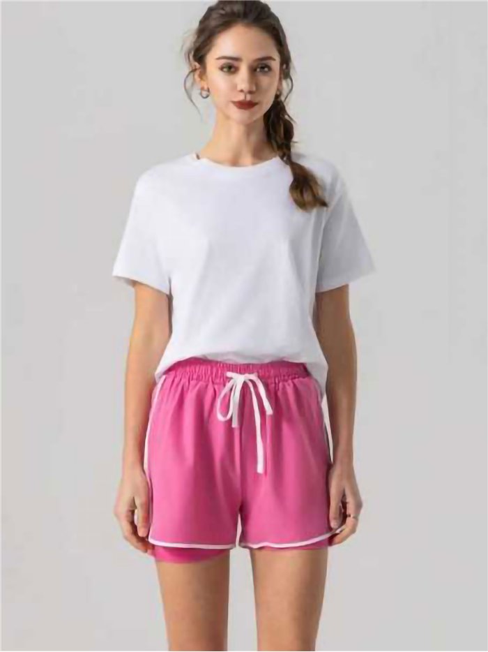 Short deportivo con ribete en contraste y cordón