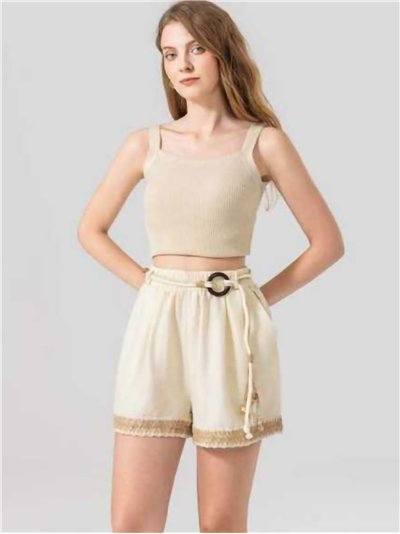 Short de lino con cinturón y detalle de encaje