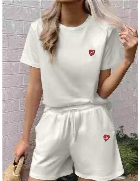 Conjunto camiseta con corazón y short