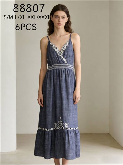 Abito midi ricamato con spalline 2