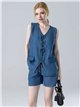 Conjunto de colete e shorts jeans