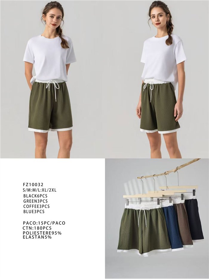 Bermuda deportiva con vivo contraste