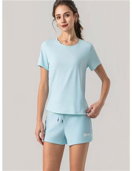 Conjunto deportivo camiseta lycra y short